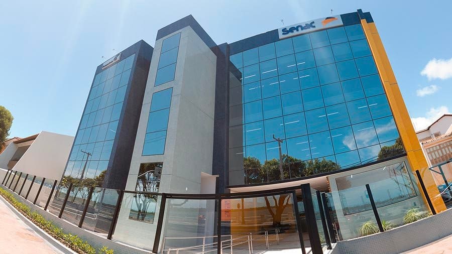Fachada da unidade do Senac em Aracaju, na Avenida Ivo do Prado